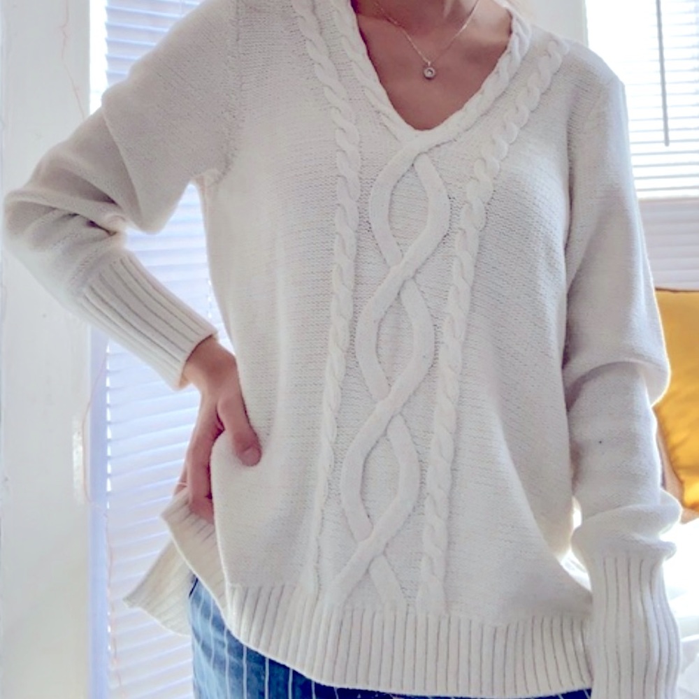 CHAPS V-neck tunic sweater, cream with gold threads, size L